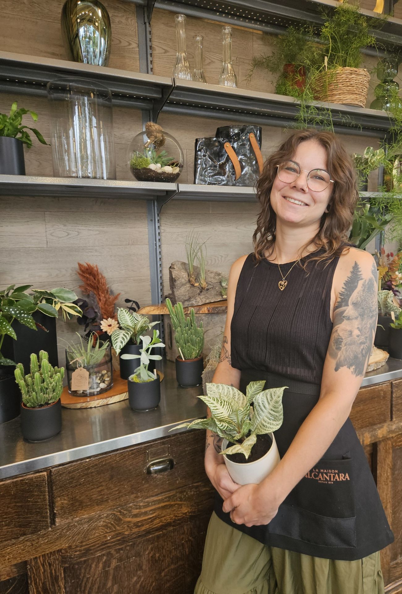Depuis longtemps Bianca est au fleuriste avec nous Dames d'Alcantara bianca fleuriste montreal alcantara fleurs et plantes