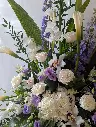 Composition funéraire Douce pensée blanche et mauve avec callas, roses, orchidées et hortensias – La Maison d’Alcantara Montréal.1.webp