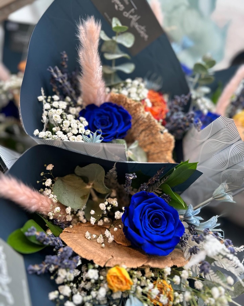Bouquet fleurs séchées éternelles bleues